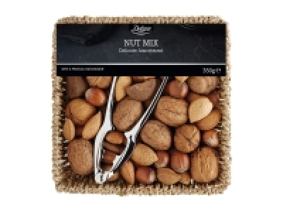 Assortiment de noix, noisettes et amandes