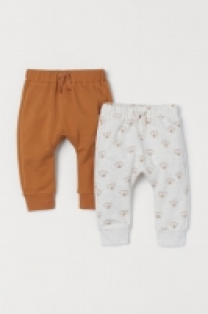 Lot de 2 pantalons en coton 6.99 €