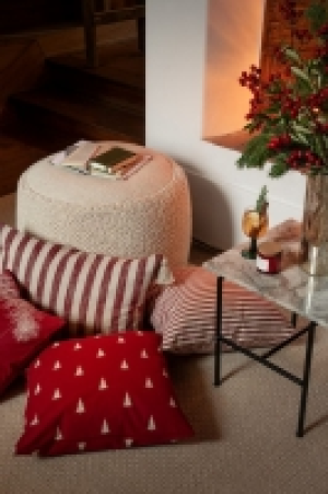 Housse de coussin à pompons 11.99 €