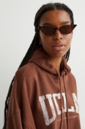 Hoodie court 5.99 €