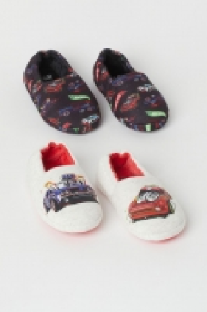 Lot de 2 paires de chaussons 9.99 €