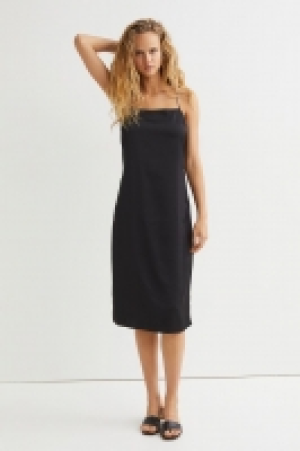 Robe combinaison avec bretelles décoratives 29.99 €