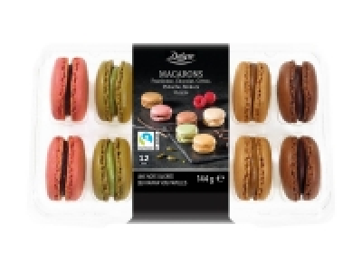 12 macarons