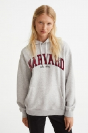 Sweat à capuche avec motif 17.99 €