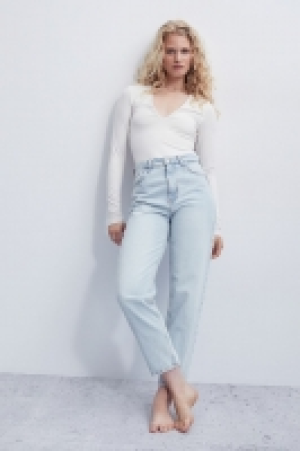 Mom Loose-fit Ultra High Jeans 17.99 €