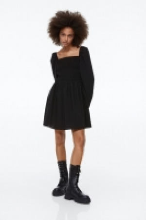 HM  Robe en crêpe avec smocks
