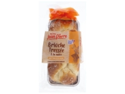 Brioche tressée aux perles de sucre