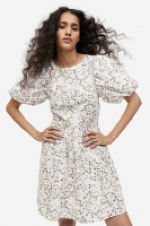 HM  Robe à manches bouffantes