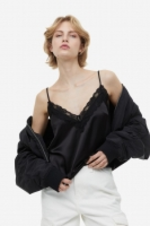 Caraco en satin avec dentelle 9.99 €
