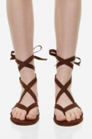 Sandales à brides 12.99 €