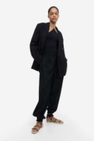 Sandales cloutées 27.99 €