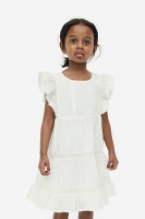 Robe volantée avec détails en dentelle 15.99 €