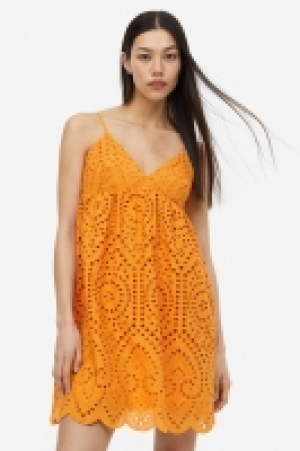 Robe avec broderie anglaise 21.99 €