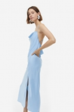 HM  Robe en satin avec col bénitier