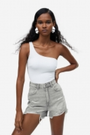 Short en denim avec taille haute 15.99 €