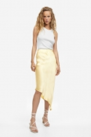 Jupe asymétrique en satin 14.99 €