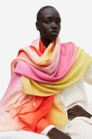 Grand foulard à motif 10.99 €