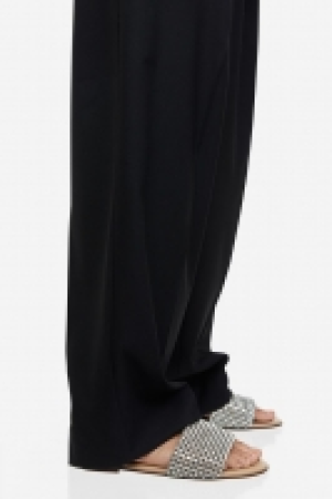 Sandales à strass 14.99 €