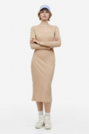 Robe moulante côtelée 6.99 €