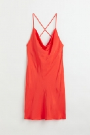 HM  Robe combinaison courte