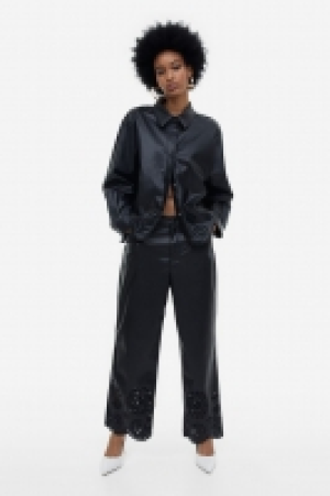 HM  Pantalon avec broderie anglaise