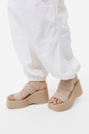 Sandales à talon compensé 14.99 €