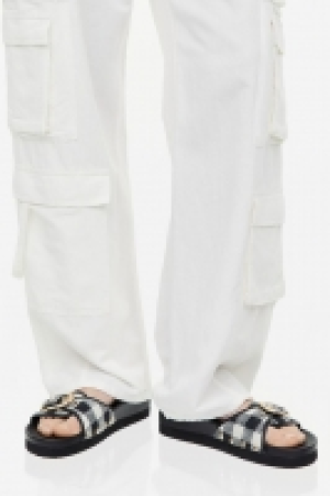 Sandales cloutées 6.99 €