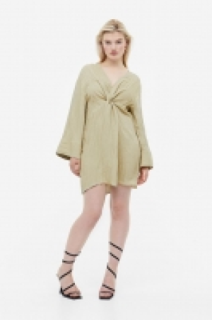 HM  Robe en tissu texturé avec détail noué