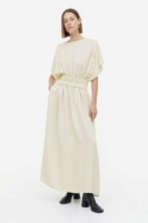 Robe en soie mélangée avec taille smockée