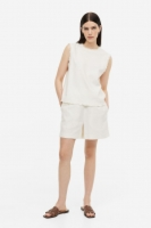 HM  Short en soie à bords frangés