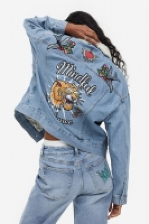 HM  Veste en denim avec applications