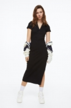 Robe moulante avec col