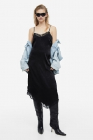 Robe en satin avec dentelle