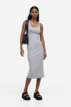 Robe moulante côtelée 10.99 €