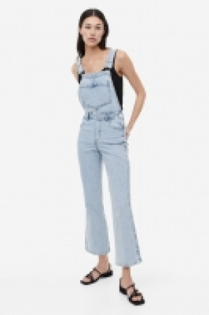 Salopette courte et évasée en denim 19.99 €