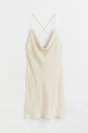 HM  Robe combinaison courte