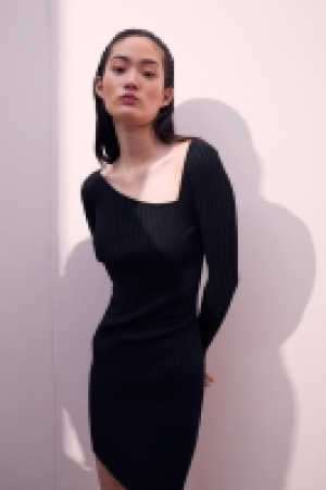 Robe moulante en maille côtelée 12.99 €