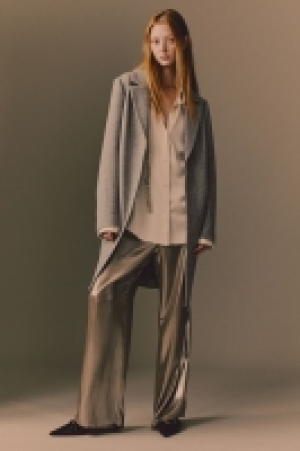 HM  Manteau à fermeture droite