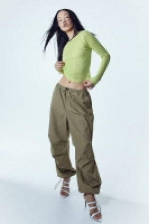 Pantalon parachute 7.99 €