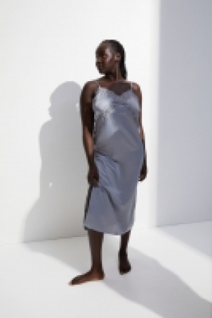 Nuisette en satin 16.99 €