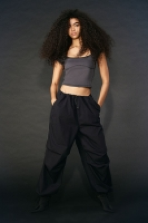 Pantalon parachute 14.99 €